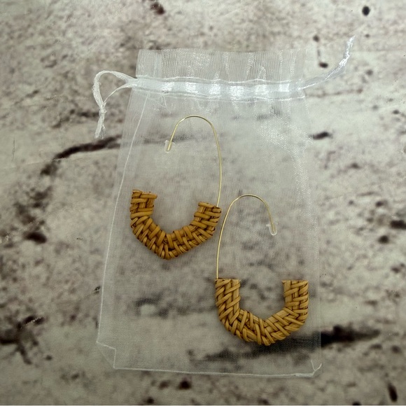 💰5/$20 Boho Rattan Earrings - Picture 3 of 4